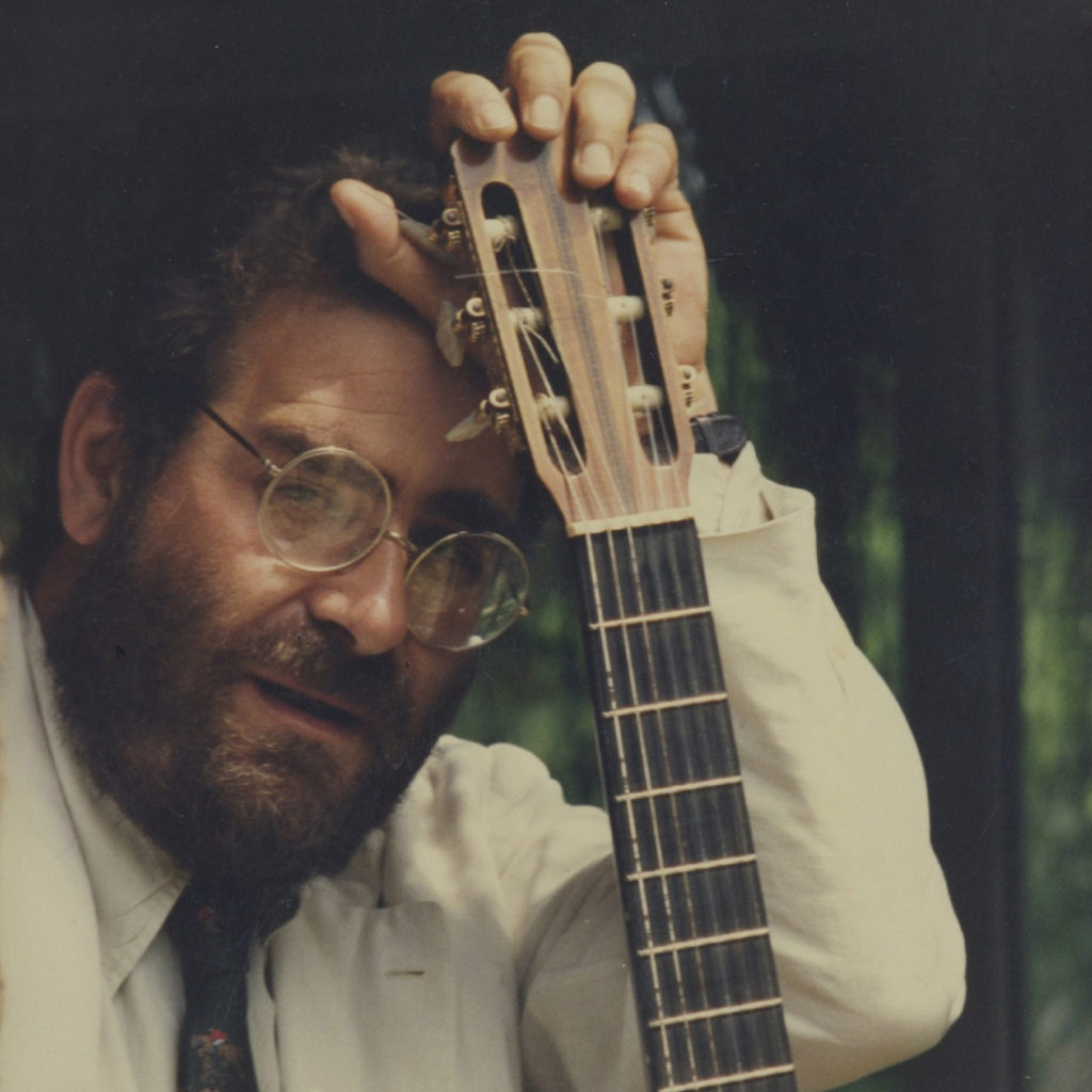 Paolo Pietrangeli è una figura importante per la cultura e lo spettacolo in Italia. Non solo come cantautore ma anche come regista cinematografico e televisivo (uno dei più apprezzati degli ultimi decenni) e anche come scrittore. Nella sua lunga storia è stato anche aiuto regista di mostri sacri come Luchino Visconti, Federico Fellini, Mauro Bolognini.